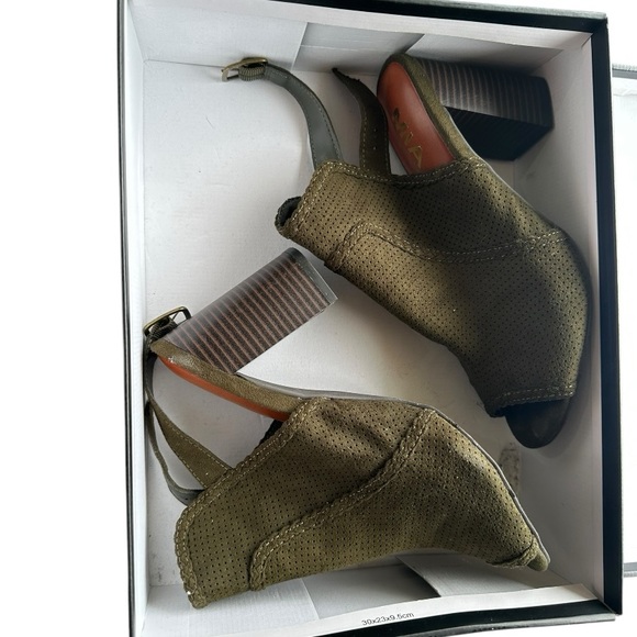 MIA Shoes - mia green and brown ankle bootie heels new in box